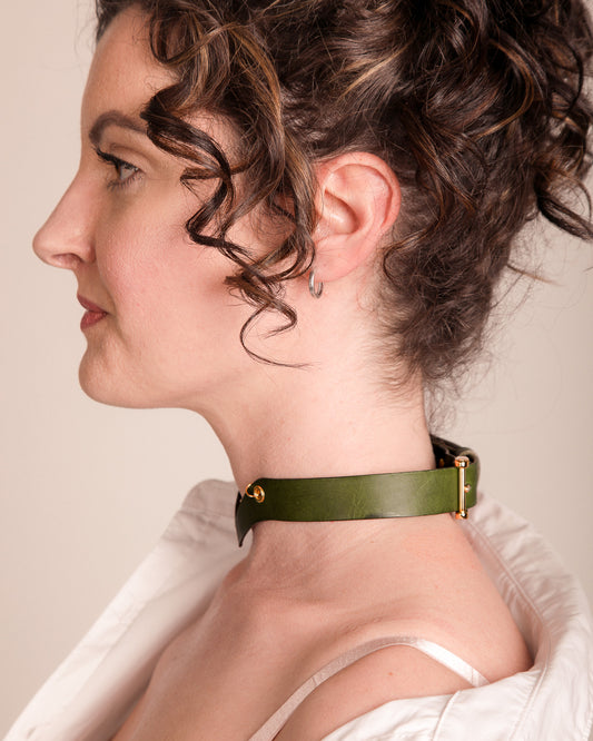 The Vesper Collar Olive