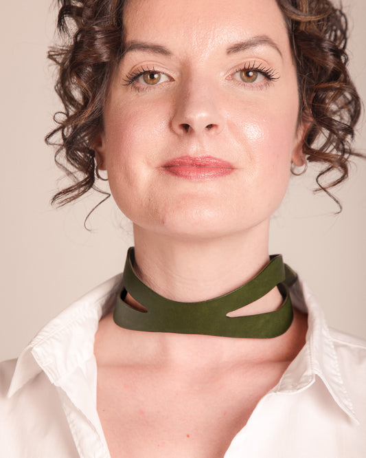 The Axis Collar Olive